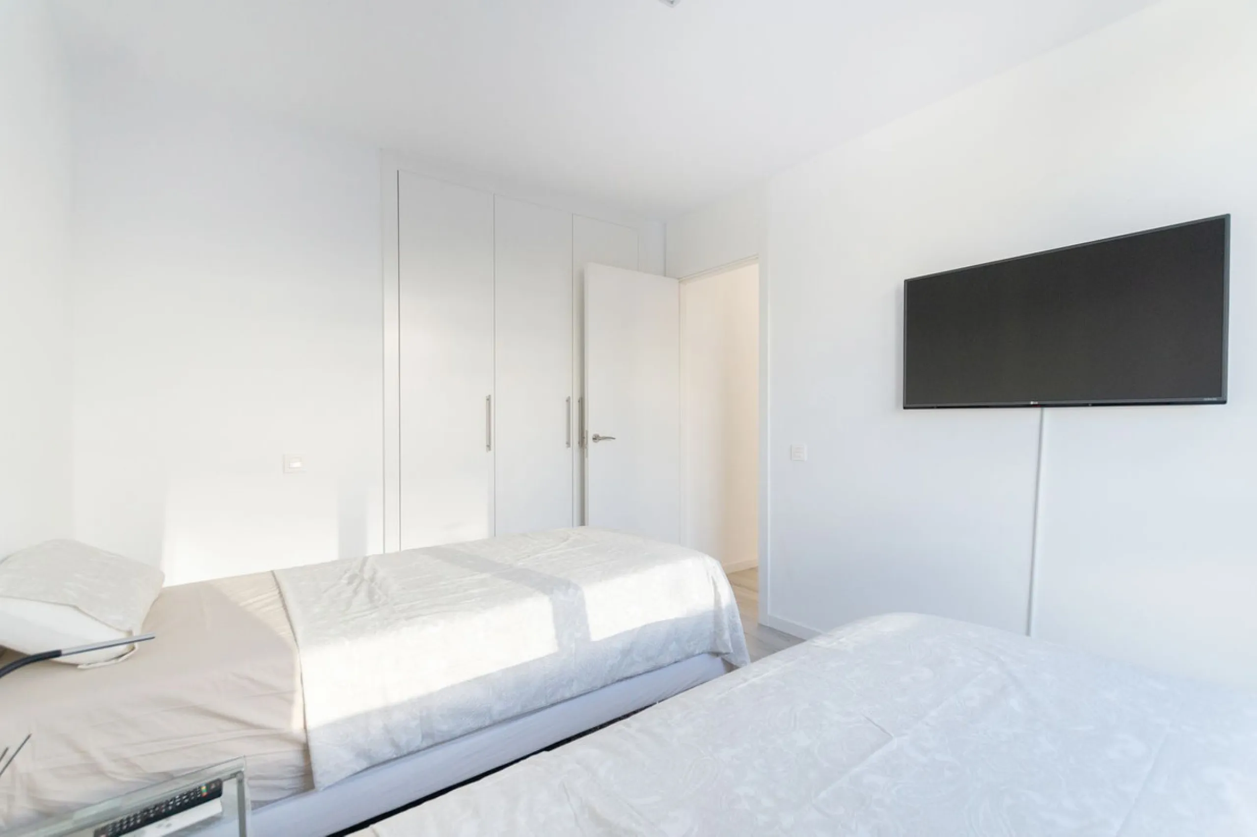 The fashionable townhouses of Oceana Collection are split over three levels and offer an open plan design full of natural light. The living area is spacious with a fully fitted kitchen and elegant lounge and dining area all benefiting from a bright sunlit