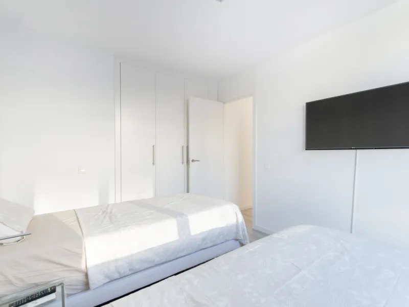 The fashionable townhouses of Oceana Collection are split over three levels and offer an open plan design full of natural light. The living area is spacious with a fully fitted kitchen and elegant lounge and dining area all benefiting from a bright sunlit