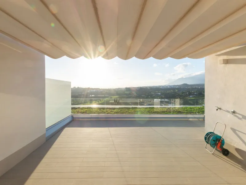 The fashionable townhouses of Oceana Collection are split over three levels and offer an open plan design full of natural light. The living area is spacious with a fully fitted kitchen and elegant lounge and dining area all benefiting from a bright sunlit