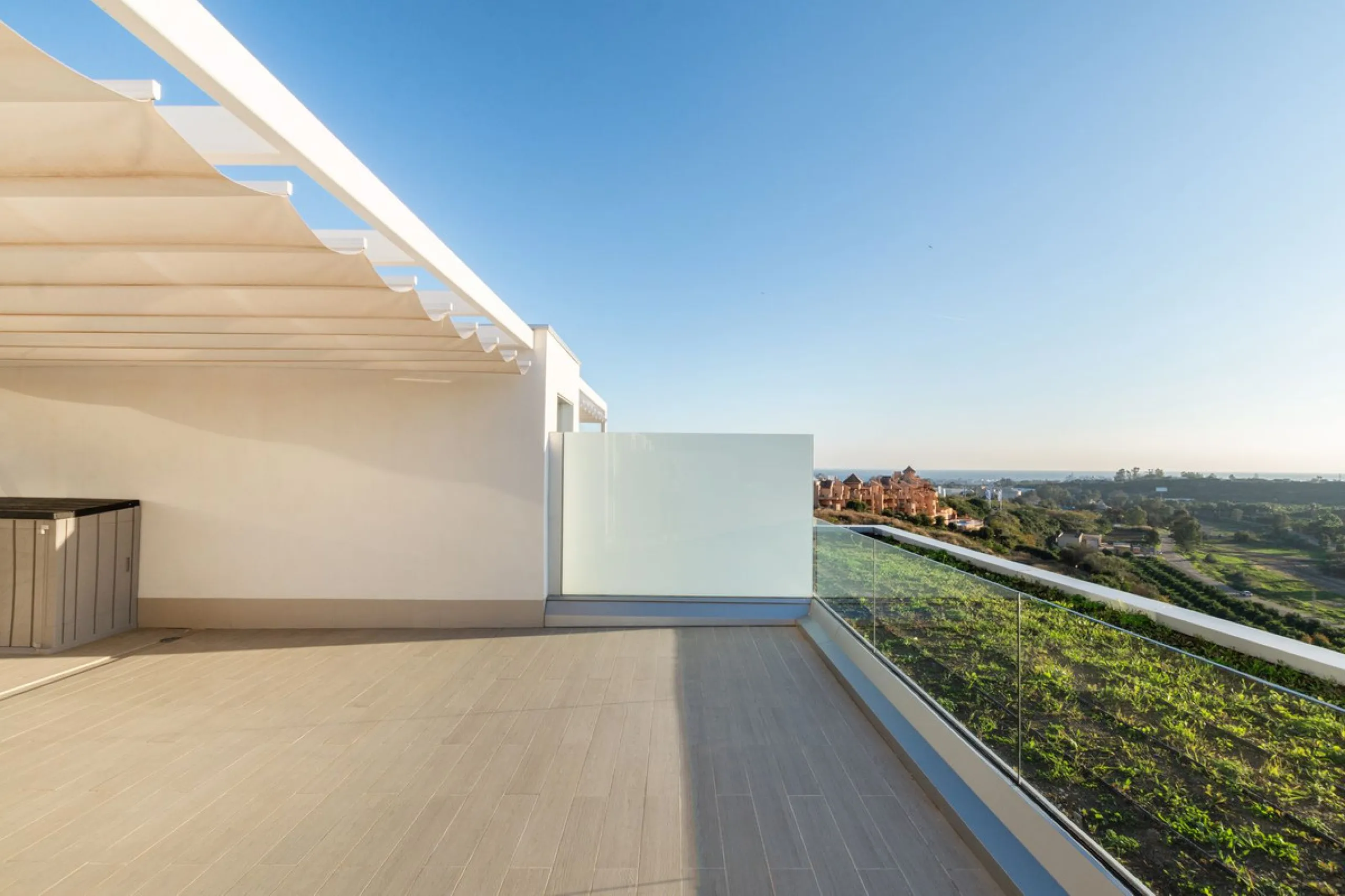 The fashionable townhouses of Oceana Collection are split over three levels and offer an open plan design full of natural light. The living area is spacious with a fully fitted kitchen and elegant lounge and dining area all benefiting from a bright sunlit