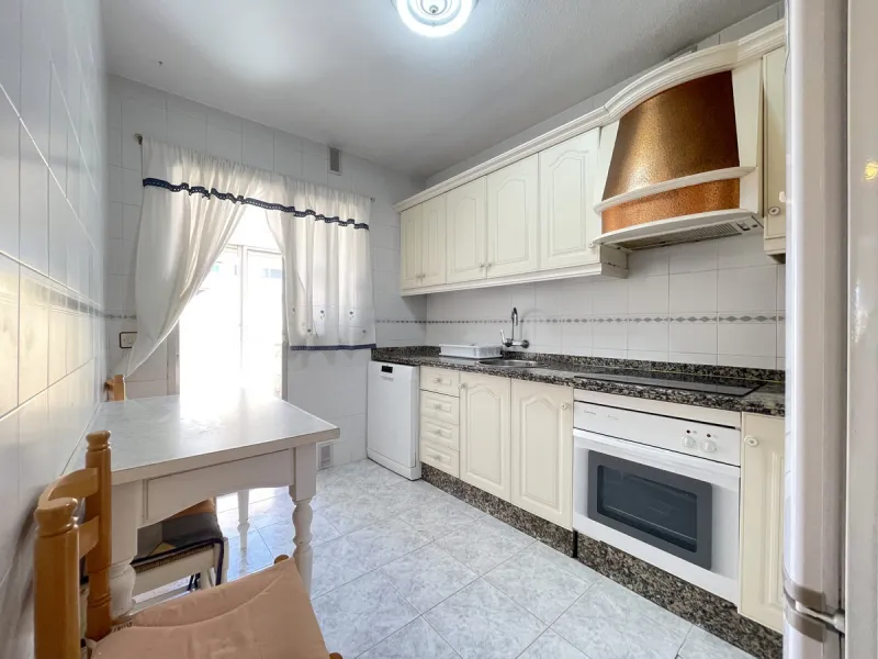 This centrally located duplex is situated in the sought-after area of Estepona town centre, right in the heart of the city and just a few minutes from the beach. It is a spacious property with a floor area of 110 m², spread over two floors, offering every