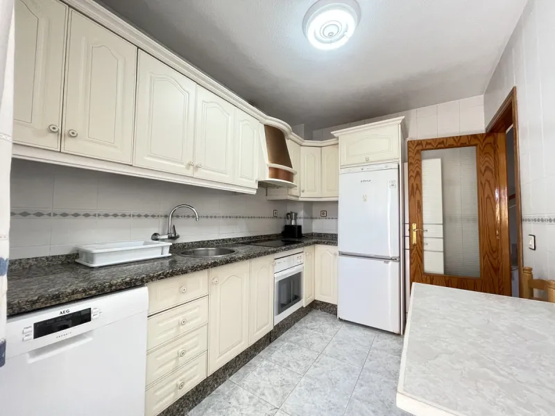 This centrally located duplex is situated in the sought-after area of Estepona town centre, right in the heart of the city and just a few minutes from the beach. It is a spacious property with a floor area of 110 m², spread over two floors, offering every