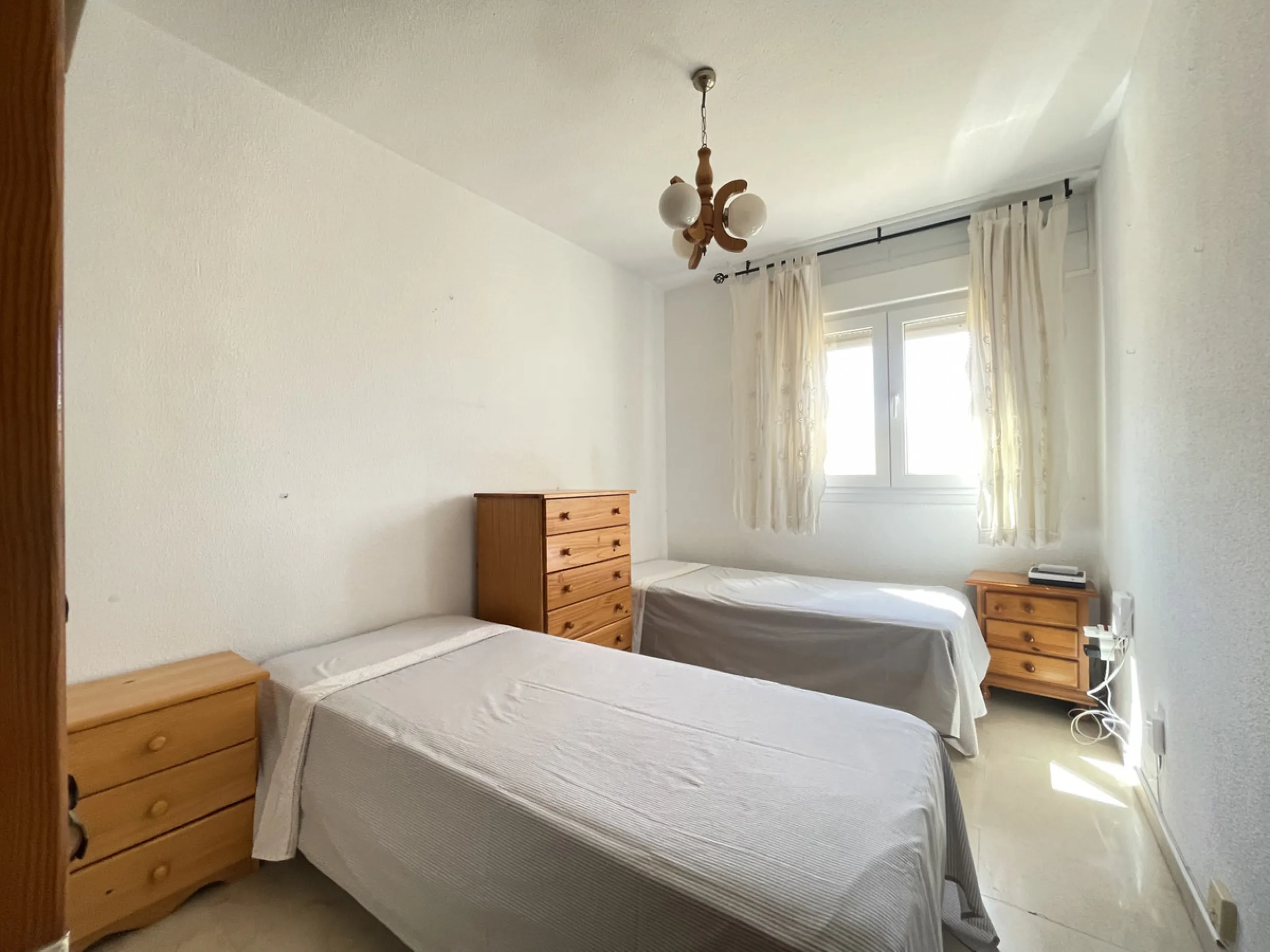 This centrally located duplex is situated in the sought-after area of Estepona town centre, right in the heart of the city and just a few minutes from the beach. It is a spacious property with a floor area of 110 m², spread over two floors, offering every