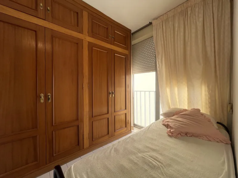 This centrally located duplex is situated in the sought-after area of Estepona town centre, right in the heart of the city and just a few minutes from the beach. It is a spacious property with a floor area of 110 m², spread over two floors, offering every