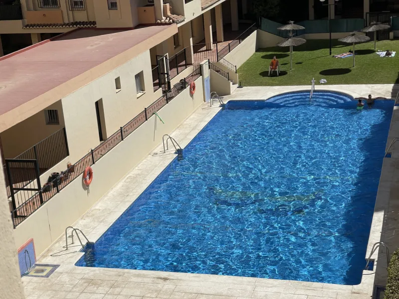 This centrally located duplex is situated in the sought-after area of Estepona town centre, right in the heart of the city and just a few minutes from the beach. It is a spacious property with a floor area of 110 m², spread over two floors, offering every