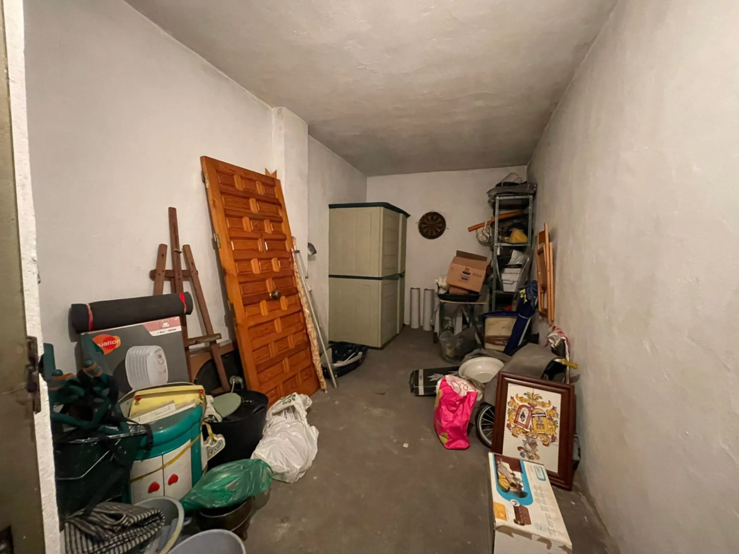 This centrally located duplex is situated in the sought-after area of Estepona town centre, right in the heart of the city and just a few minutes from the beach. It is a spacious property with a floor area of 110 m², spread over two floors, offering every