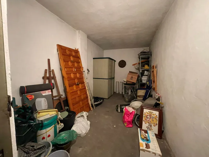 This centrally located duplex is situated in the sought-after area of Estepona town centre, right in the heart of the city and just a few minutes from the beach. It is a spacious property with a floor area of 110 m², spread over two floors, offering every