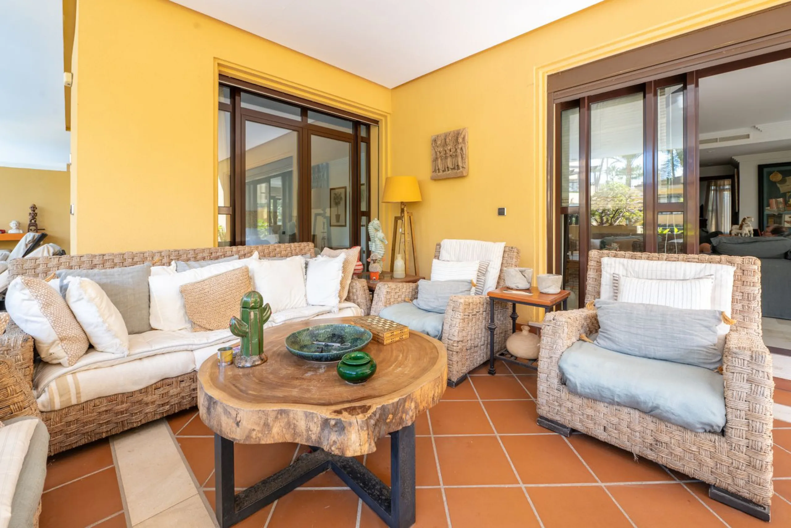 Apartment - Ground Floor Apartment в продаже в Marbella, Málaga. В доме 2 спален и 2 ванных комнат. Площадь дома 204 м²