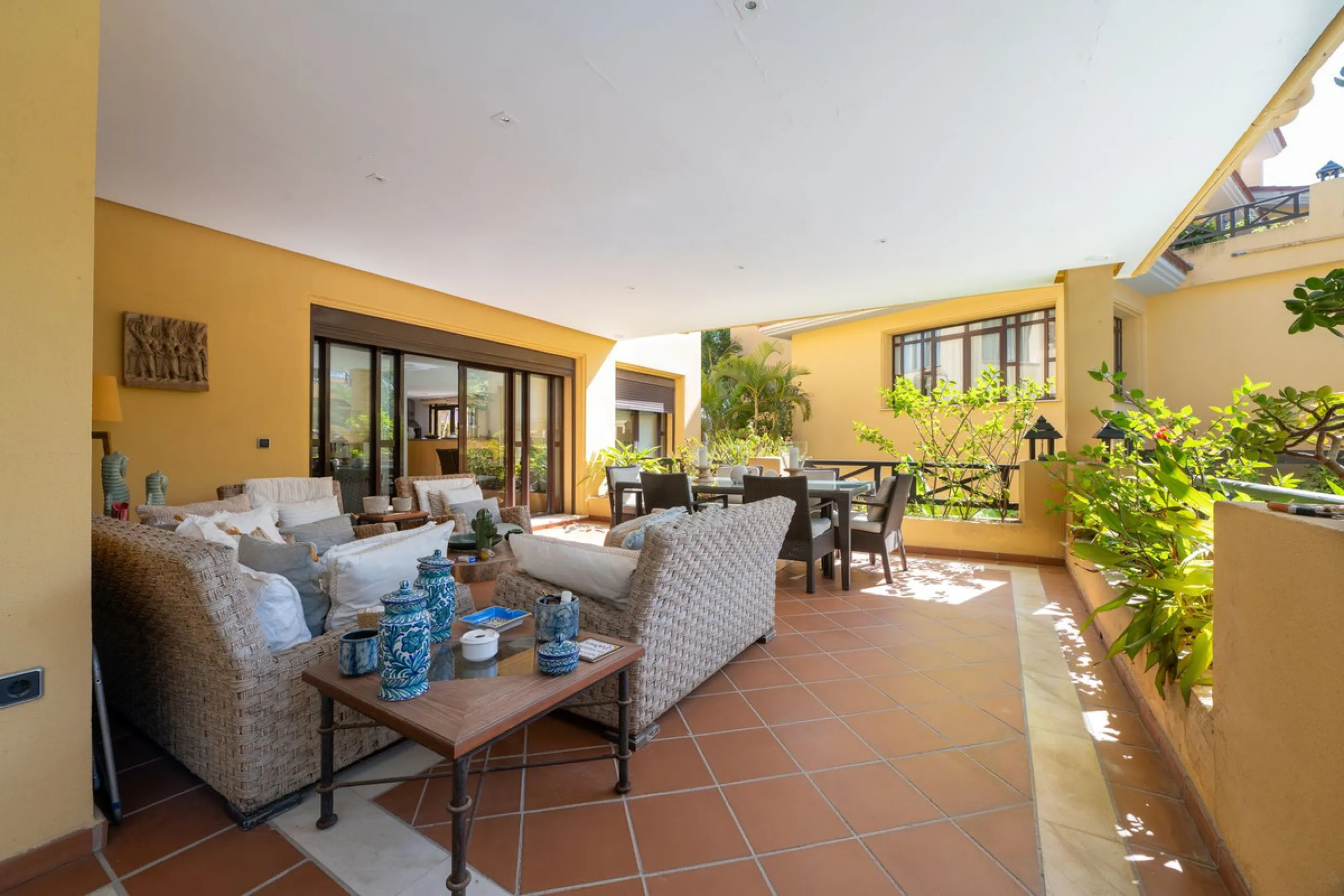 Apartment - Ground Floor Apartment в продаже в Marbella, Málaga. В доме 2 спален и 2 ванных комнат. Площадь дома 204 м²