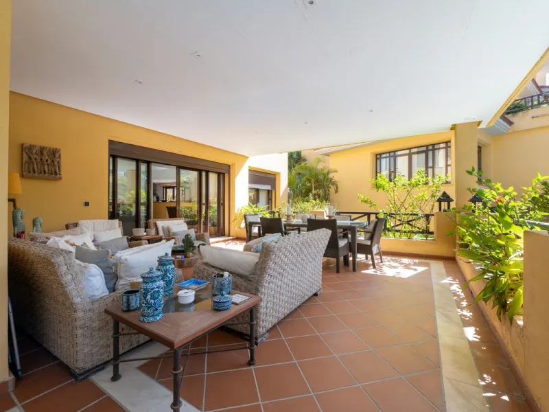 Apartment - Ground Floor Apartment в продаже в Marbella, Málaga. В доме 2 спален и 2 ванных комнат. Площадь дома 204 м²