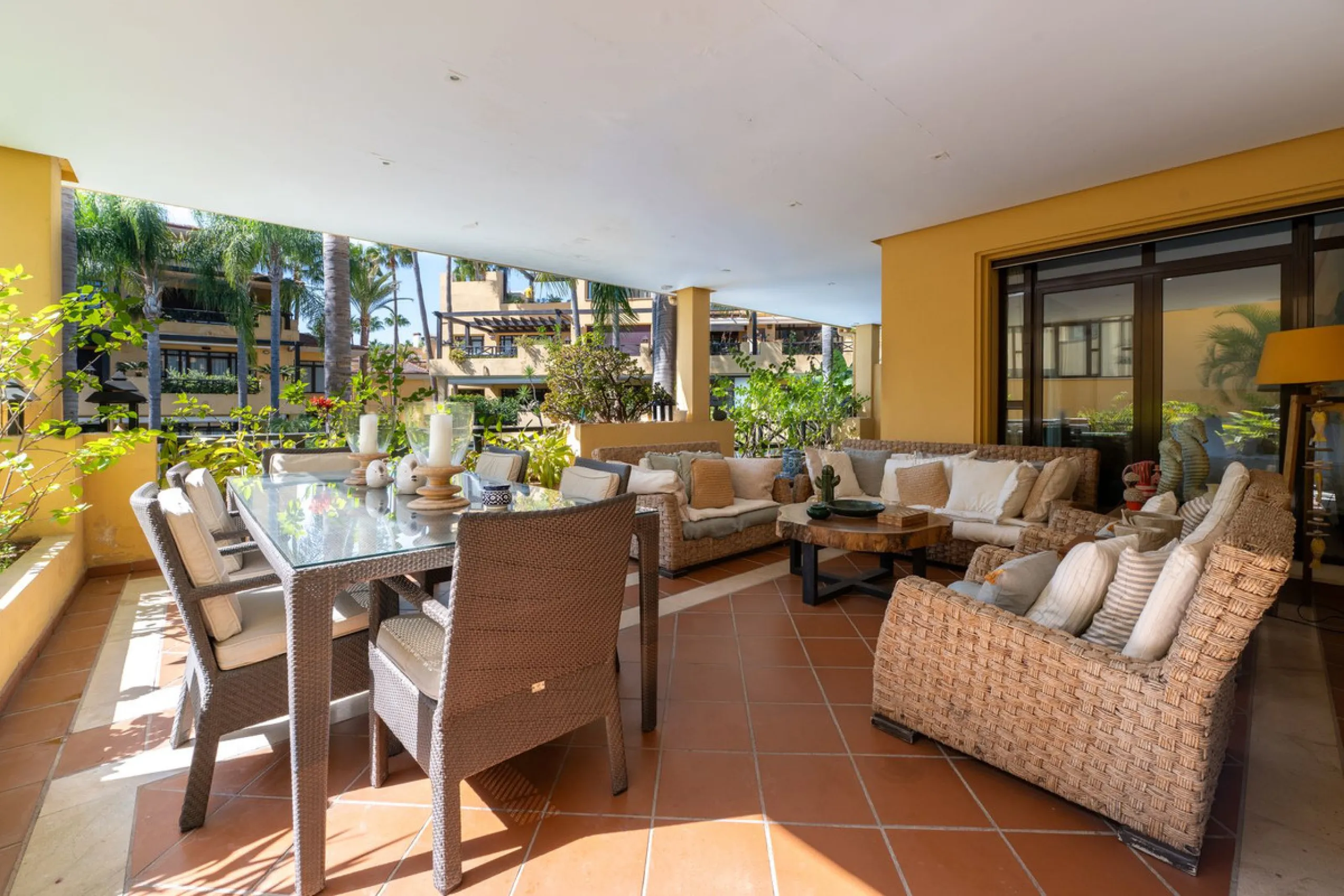 Apartment - Ground Floor Apartment в продаже в Marbella, Málaga. В доме 2 спален и 2 ванных комнат. Площадь дома 204 м²