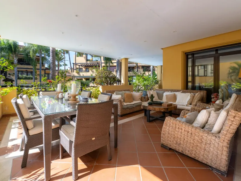 Apartment - Ground Floor Apartment в продаже в Marbella, Málaga. В доме 2 спален и 2 ванных комнат. Площадь дома 204 м²