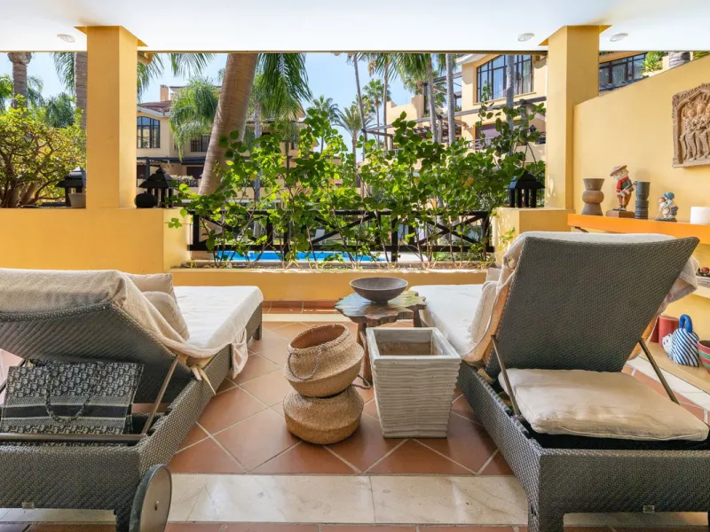 Apartment - Ground Floor Apartment в продаже в Marbella, Málaga. В доме 2 спален и 2 ванных комнат. Площадь дома 204 м²