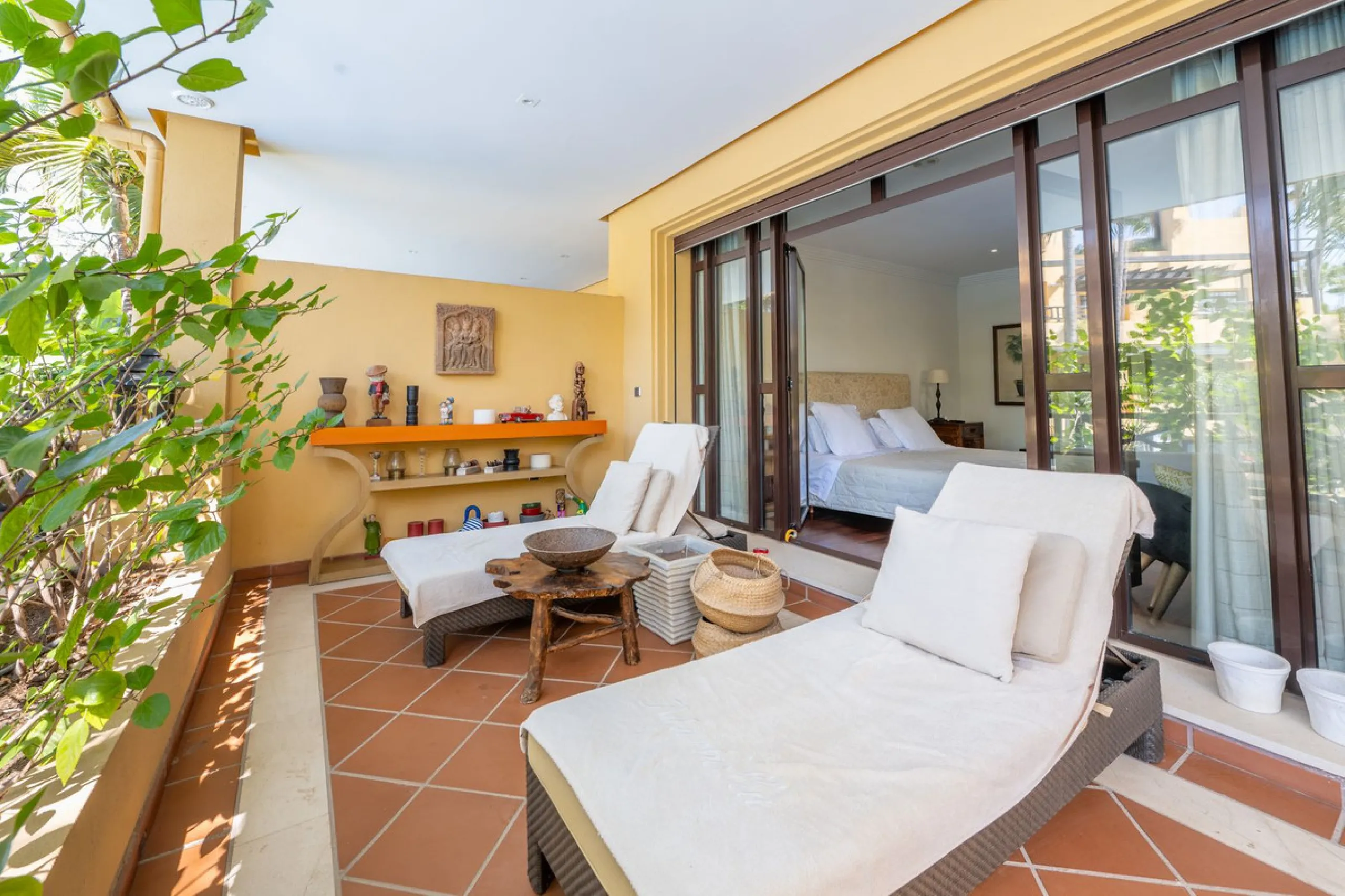 Apartment - Ground Floor Apartment в продаже в Marbella, Málaga. В доме 2 спален и 2 ванных комнат. Площадь дома 204 м²