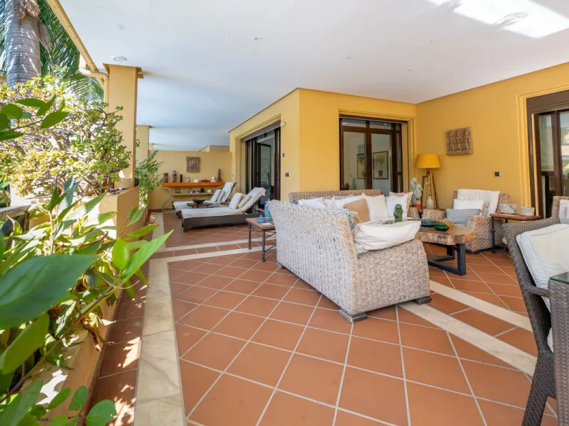 Apartment - Ground Floor Apartment в продаже в Marbella, Málaga. В доме 2 спален и 2 ванных комнат. Площадь дома 204 м²
