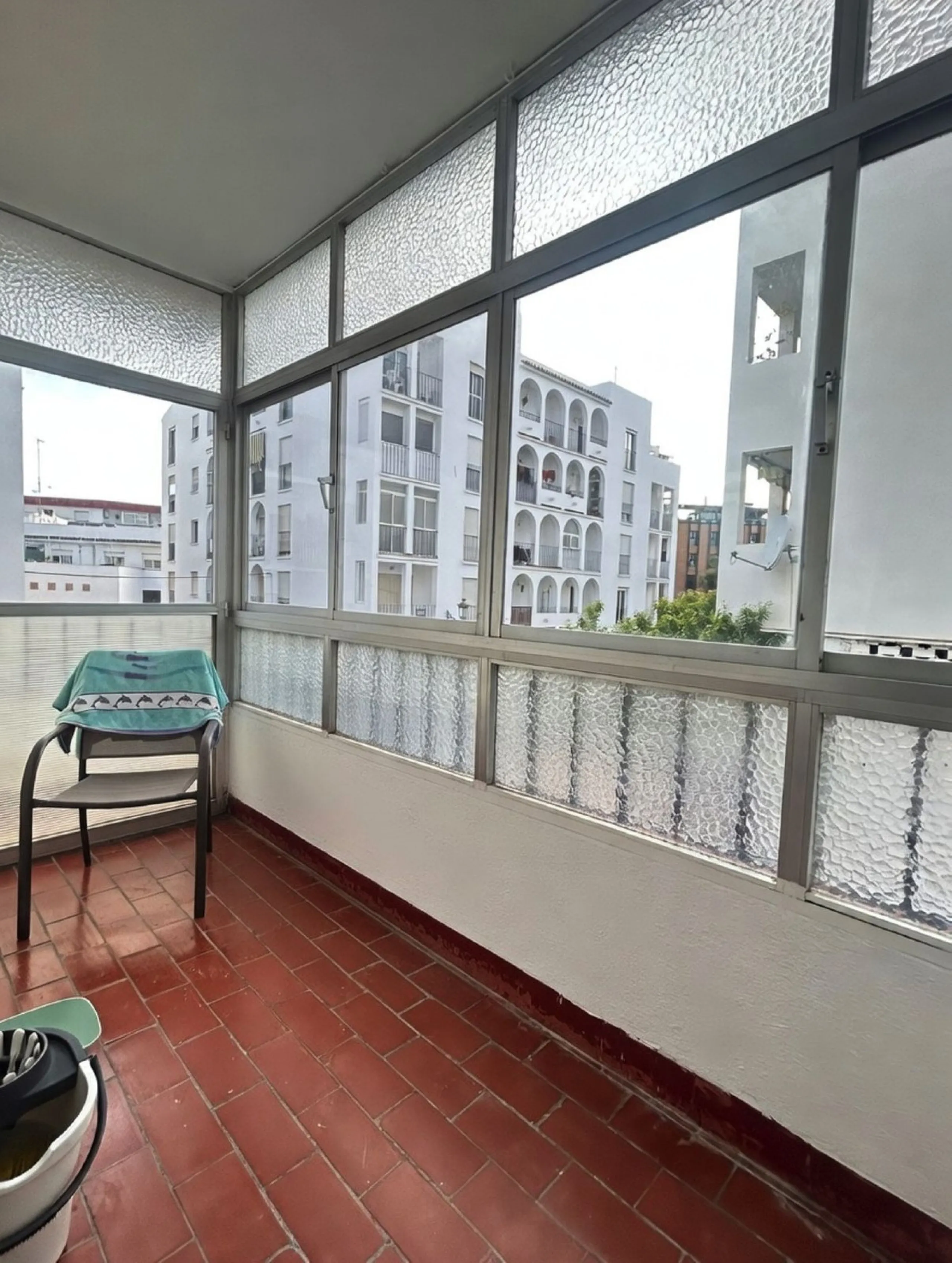 Apartment - Middle Floor Apartment в продаже в Estepona, Málaga. В доме 3 спален и 1 ванных комнат. Площадь дома 110 м²