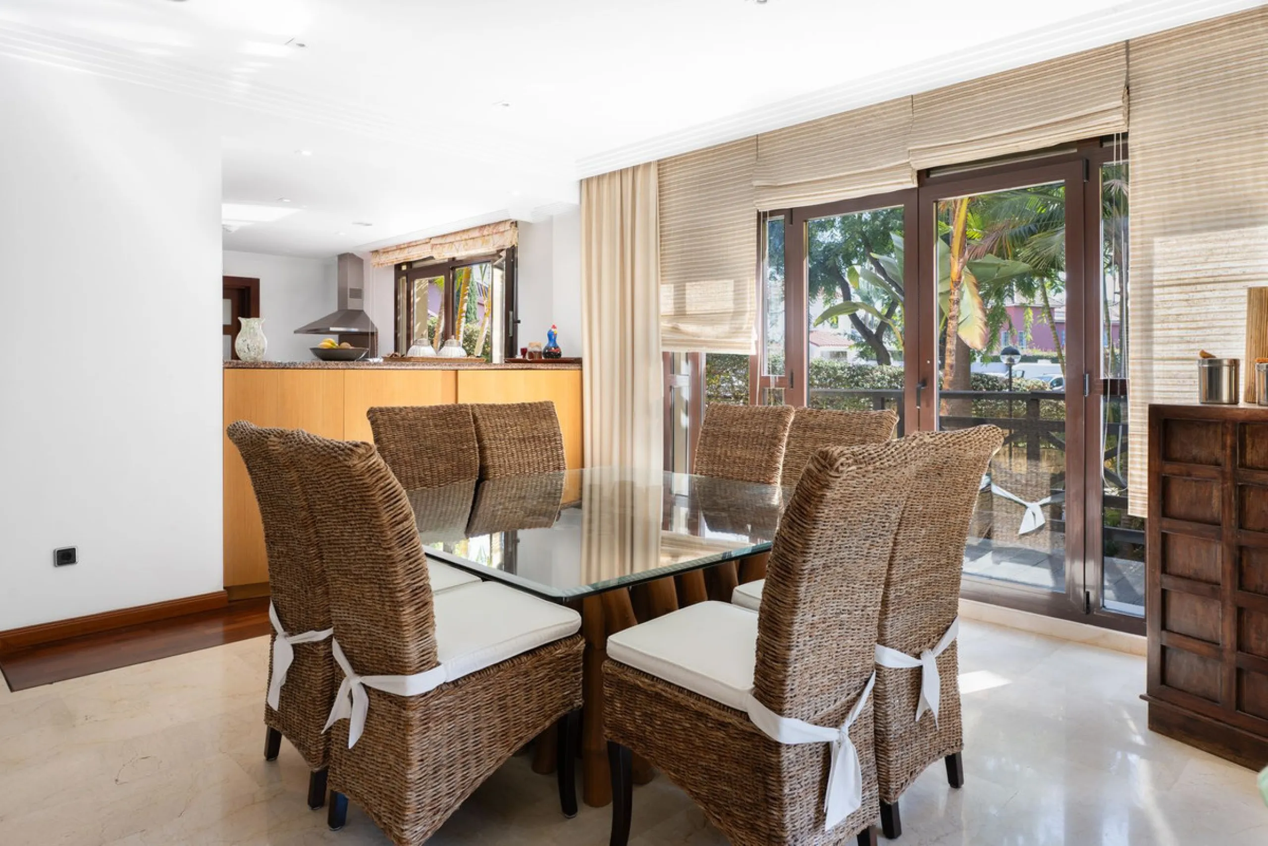 Apartment - Ground Floor Apartment в продаже в Marbella, Málaga. В доме 2 спален и 2 ванных комнат. Площадь дома 204 м²