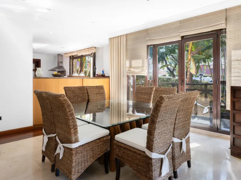 Apartment - Ground Floor Apartment в продаже в Marbella, Málaga. В доме 2 спален и 2 ванных комнат. Площадь дома 204 м²