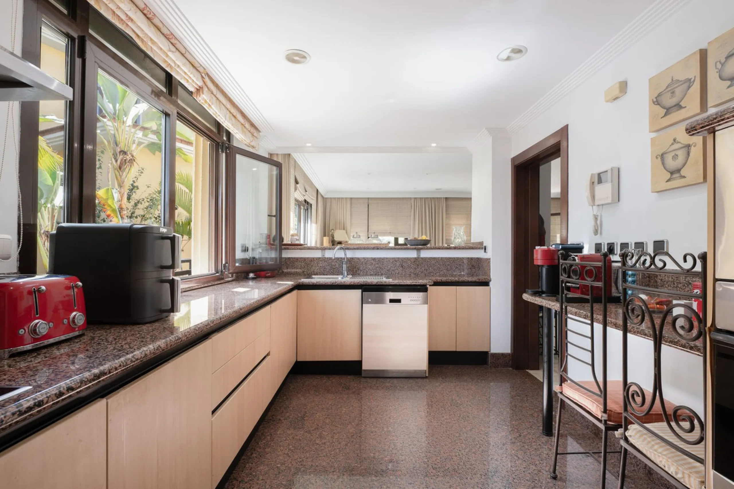 Apartment - Ground Floor Apartment в продаже в Marbella, Málaga. В доме 2 спален и 2 ванных комнат. Площадь дома 204 м²