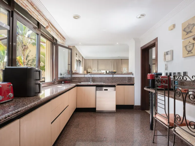Apartment - Ground Floor Apartment в продаже в Marbella, Málaga. В доме 2 спален и 2 ванных комнат. Площадь дома 204 м²