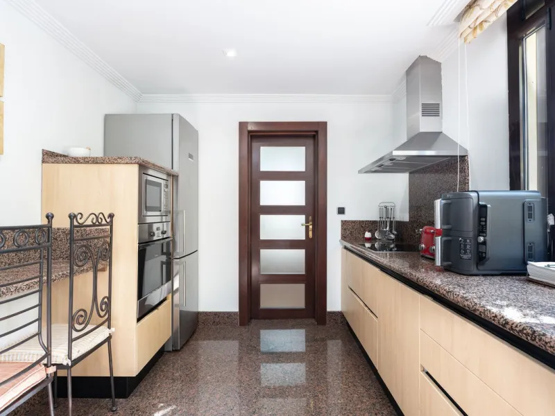Apartment - Ground Floor Apartment в продаже в Marbella, Málaga. В доме 2 спален и 2 ванных комнат. Площадь дома 204 м²
