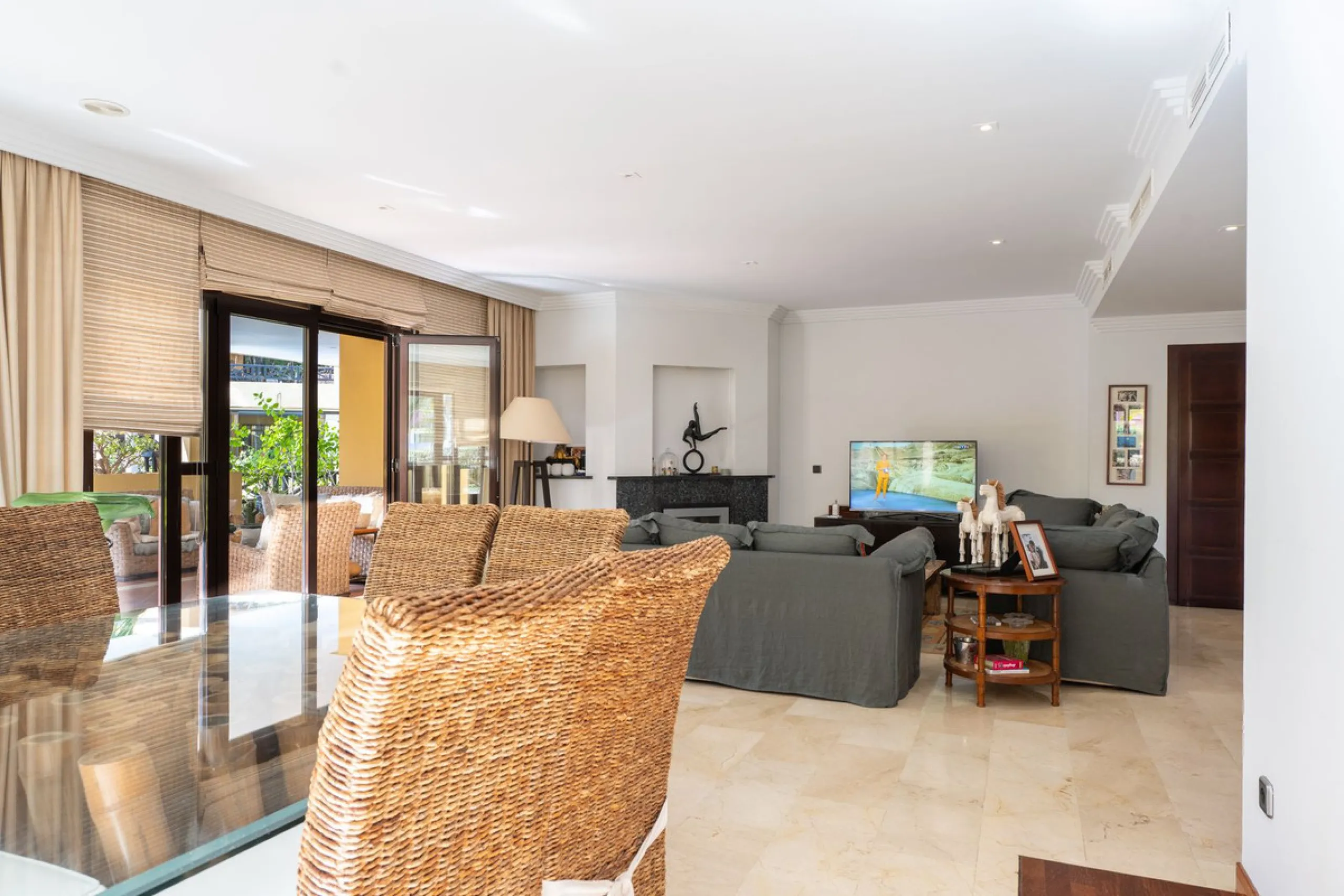 Apartment - Ground Floor Apartment в продаже в Marbella, Málaga. В доме 2 спален и 2 ванных комнат. Площадь дома 204 м²