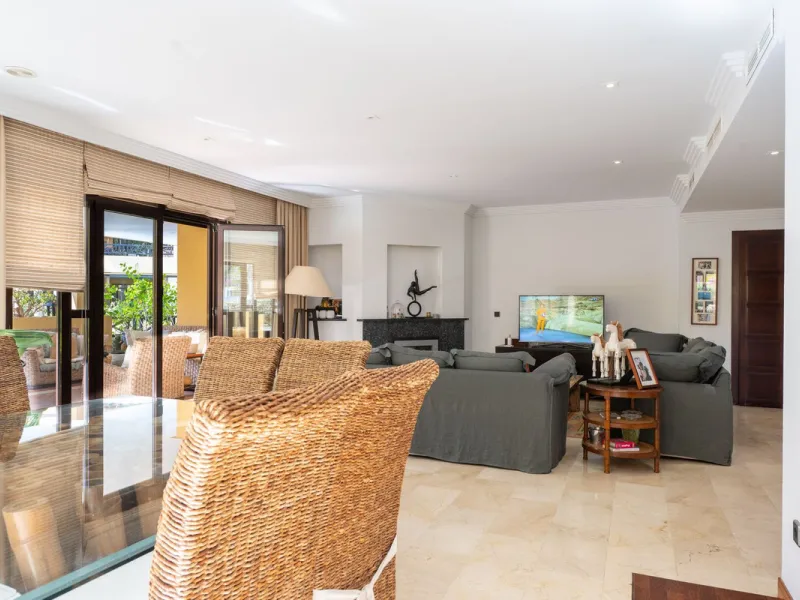 Apartment - Ground Floor Apartment в продаже в Marbella, Málaga. В доме 2 спален и 2 ванных комнат. Площадь дома 204 м²
