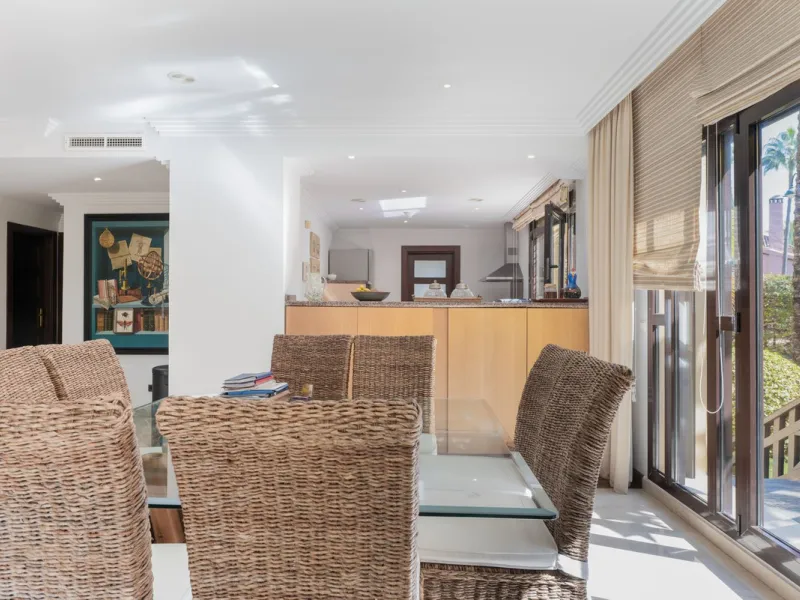 Apartment - Ground Floor Apartment в продаже в Marbella, Málaga. В доме 2 спален и 2 ванных комнат. Площадь дома 204 м²