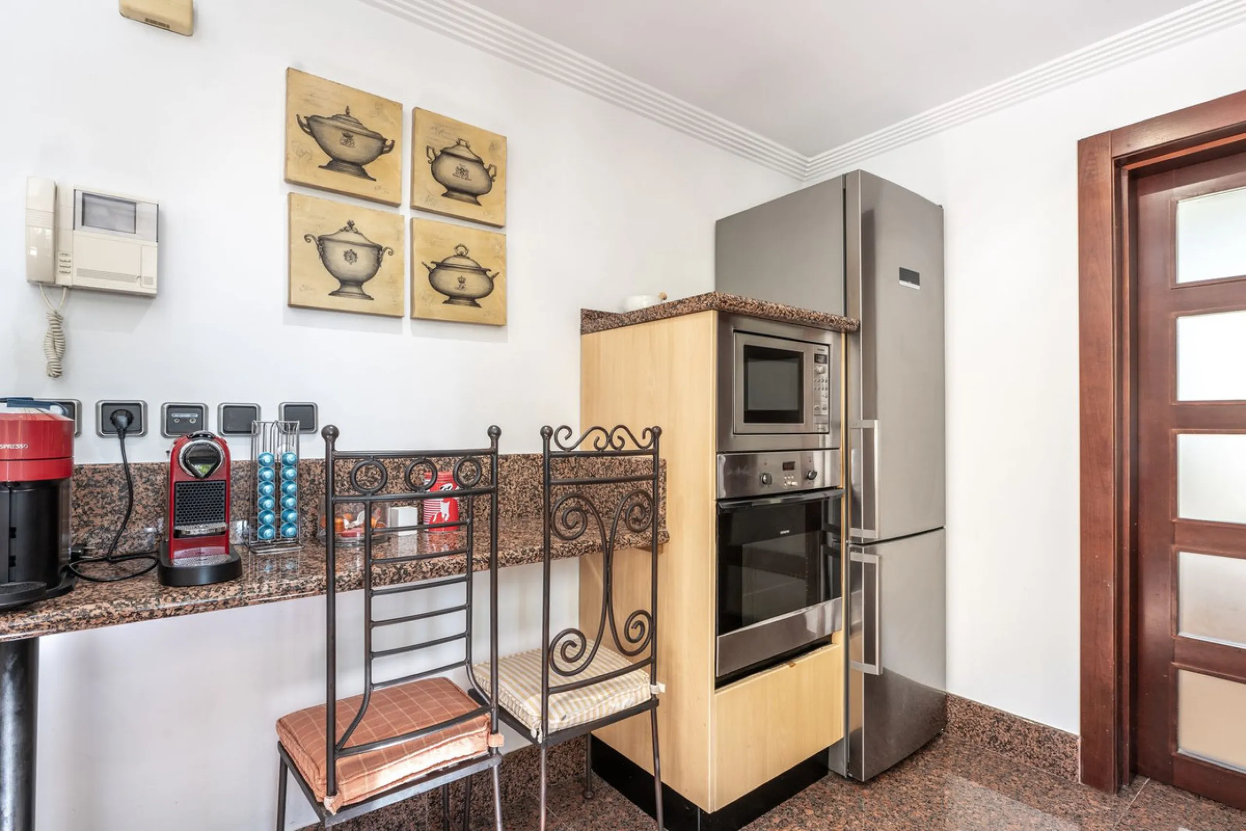Apartment - Ground Floor Apartment в продаже в Marbella, Málaga. В доме 2 спален и 2 ванных комнат. Площадь дома 204 м²