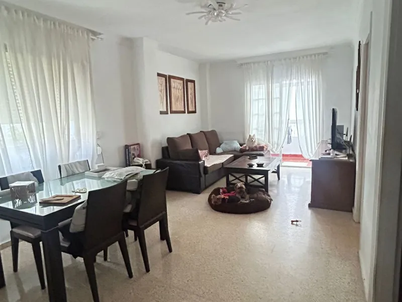 Apartment - Middle Floor Apartment в продаже в Estepona, Málaga. В доме 3 спален и 1 ванных комнат. Площадь дома 110 м²