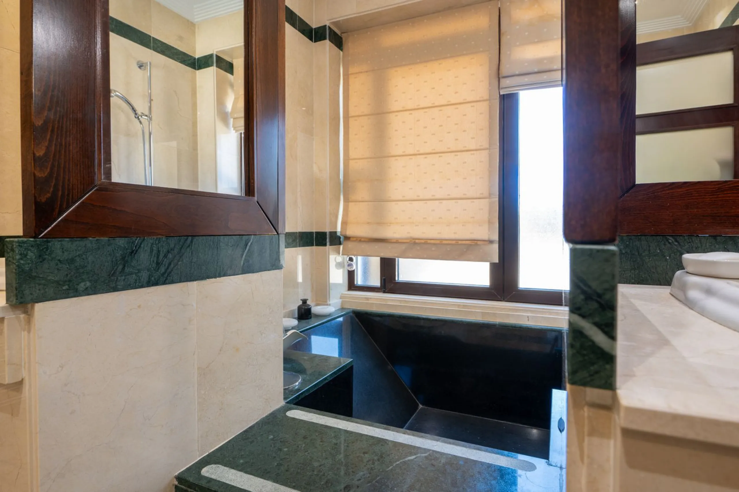 Apartment - Ground Floor Apartment в продаже в Marbella, Málaga. В доме 2 спален и 2 ванных комнат. Площадь дома 204 м²