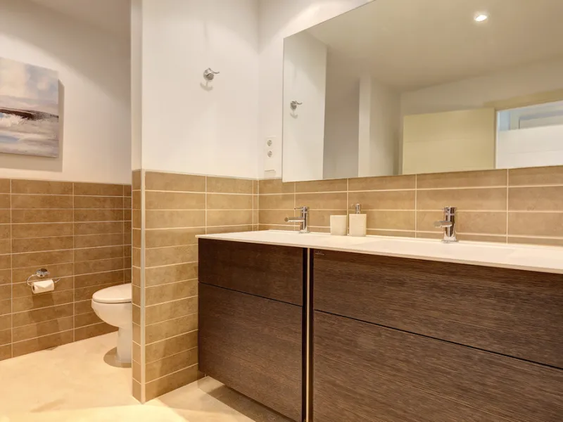 Diese elegante Erdgeschosswohnung liegt in der exklusiven Wohnanlage Terrazas de Cortesin, mitten im weltbekannten Finca Cortesin Golf Resort in Casares. Bekannt für seinen Meisterschaftsgolfplatz (Austragungsort des Solheim Cups 2023)