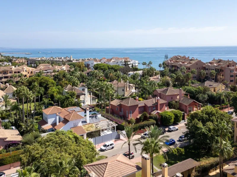 Apartment - Ground Floor Apartment в продаже в Marbella, Málaga. В доме 2 спален и 2 ванных комнат. Площадь дома 204 м²