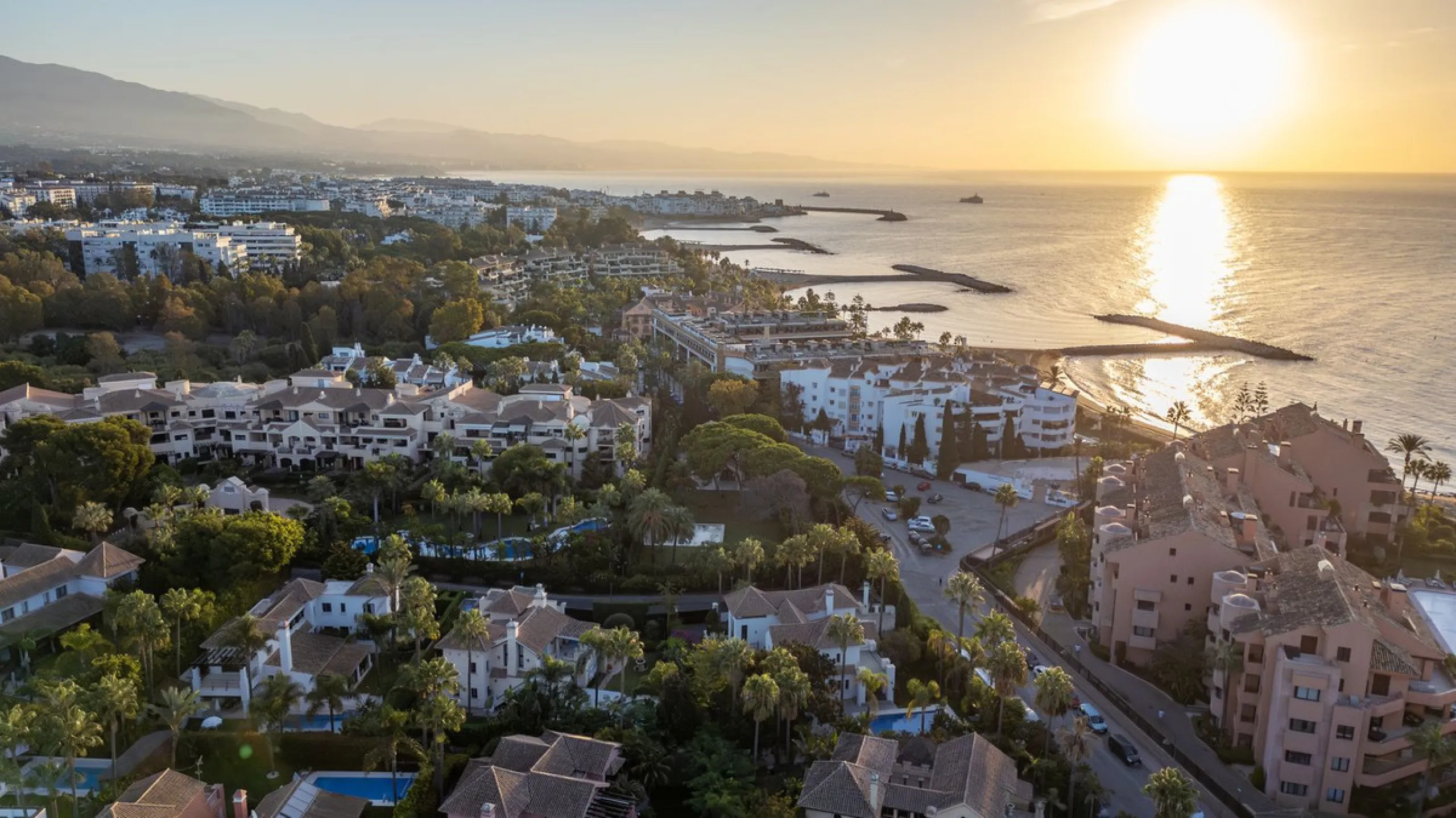 Apartment - Ground Floor Apartment в продаже в Marbella, Málaga. В доме 2 спален и 2 ванных комнат. Площадь дома 204 м²