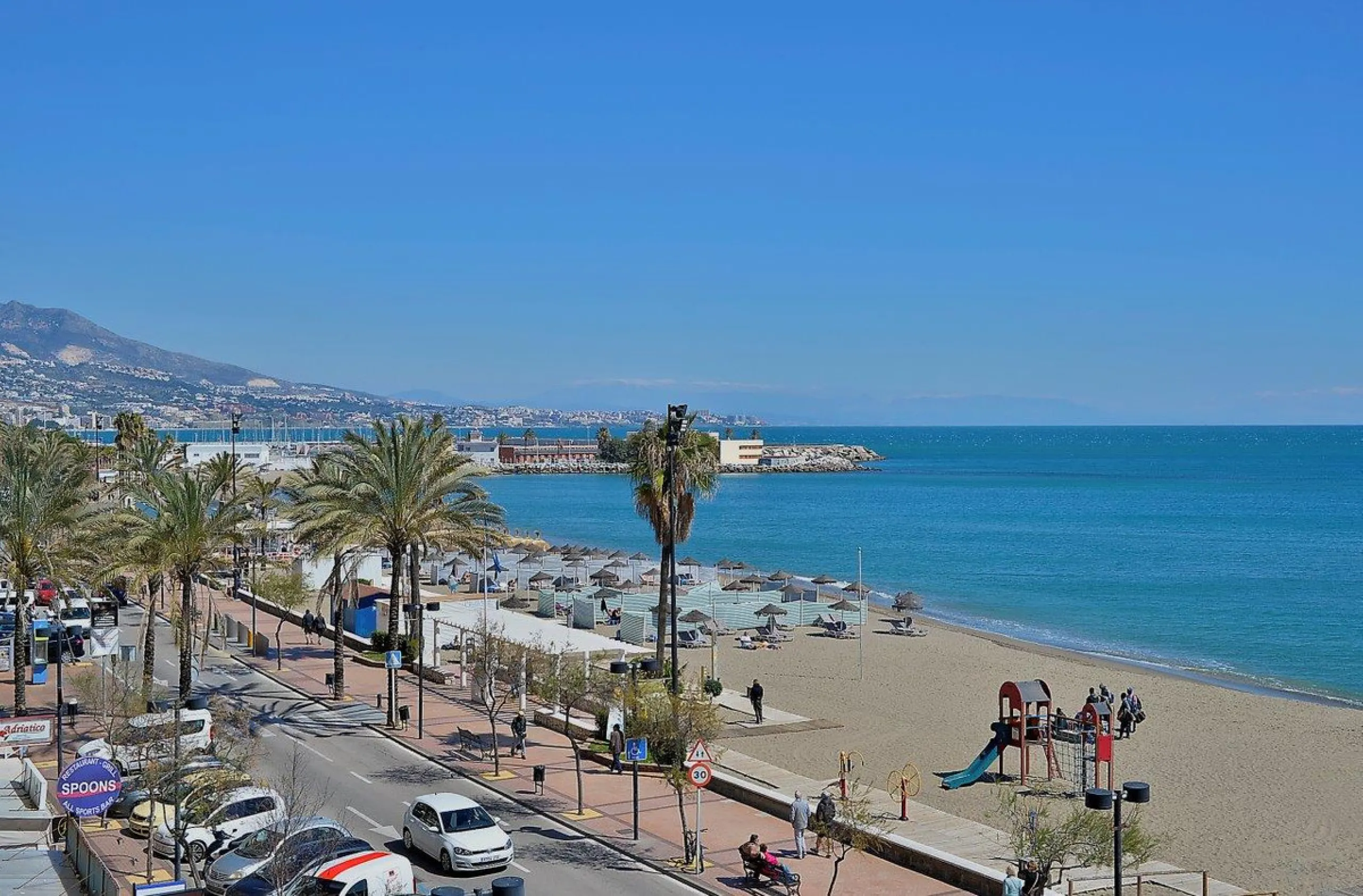 Apartment - Middle Floor Apartment в продаже в Fuengirola, Málaga. В доме 4 спален и 3 ванных комнат. Площадь дома 181 м²