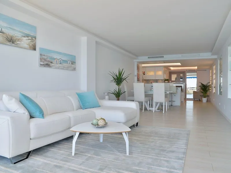 Apartment - Middle Floor Apartment в продаже в Fuengirola, Málaga. В доме 4 спален и 3 ванных комнат. Площадь дома 181 м²
