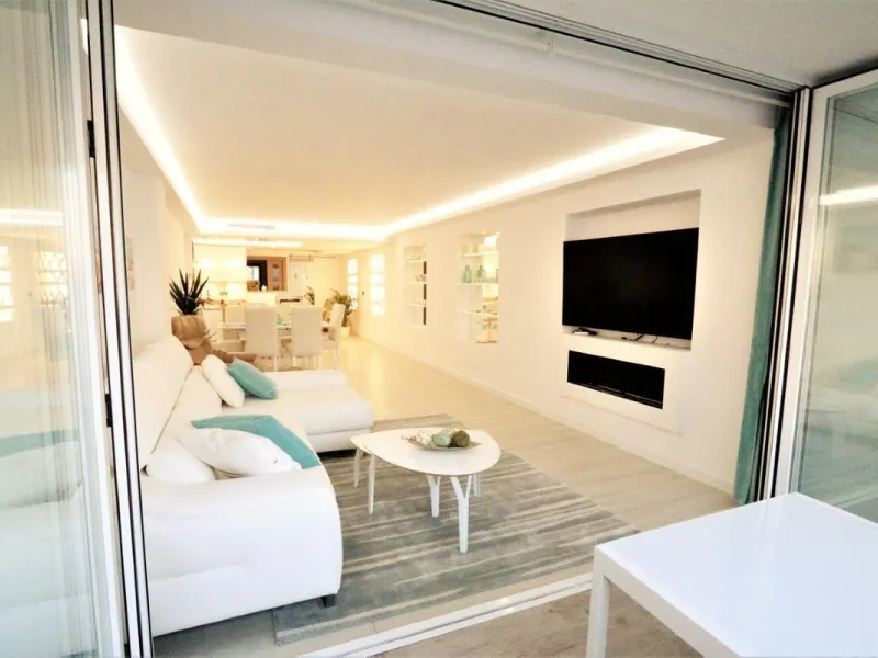 Apartment - Middle Floor Apartment в продаже в Fuengirola, Málaga. В доме 4 спален и 3 ванных комнат. Площадь дома 181 м²