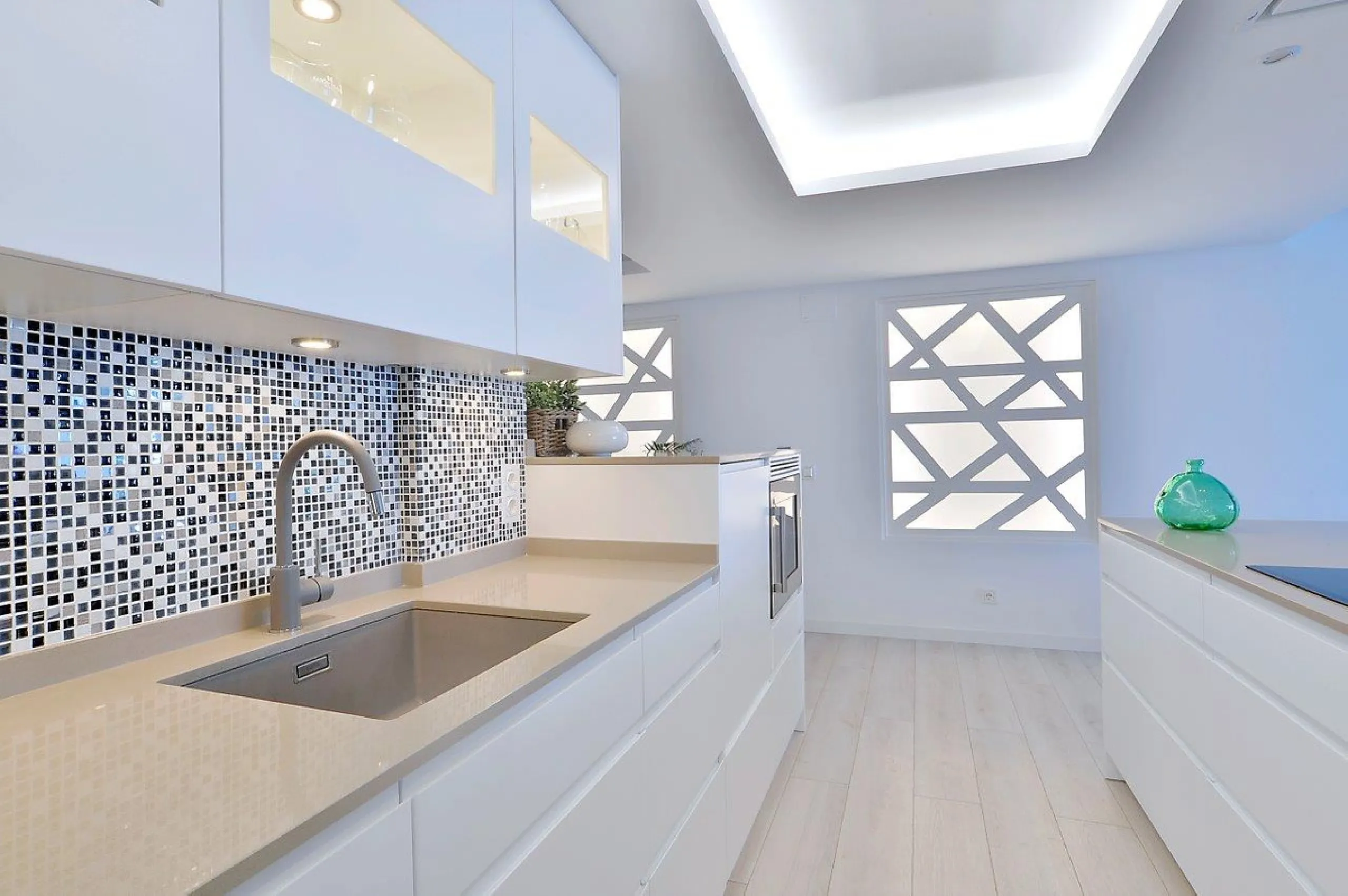 Apartment - Middle Floor Apartment в продаже в Fuengirola, Málaga. В доме 4 спален и 3 ванных комнат. Площадь дома 181 м²