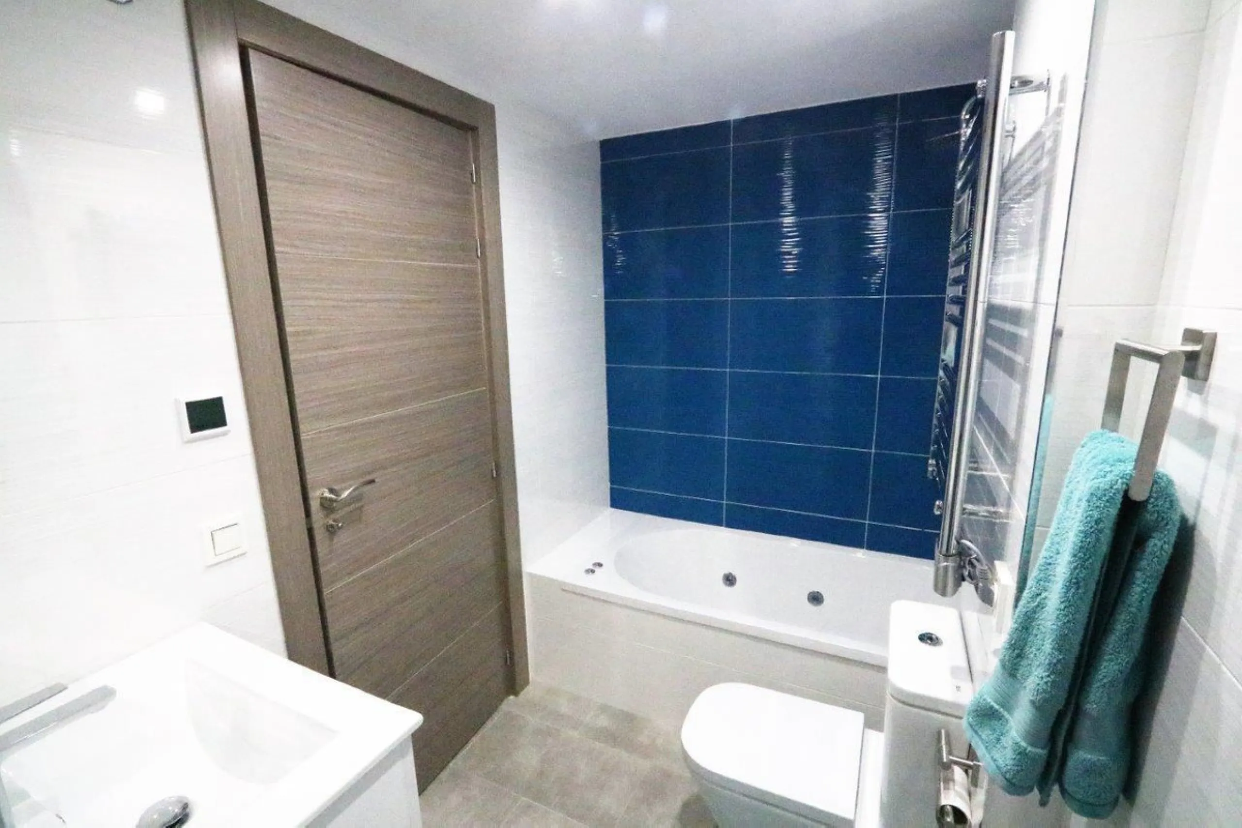 Apartment - Middle Floor Apartment в продаже в Fuengirola, Málaga. В доме 4 спален и 3 ванных комнат. Площадь дома 181 м²