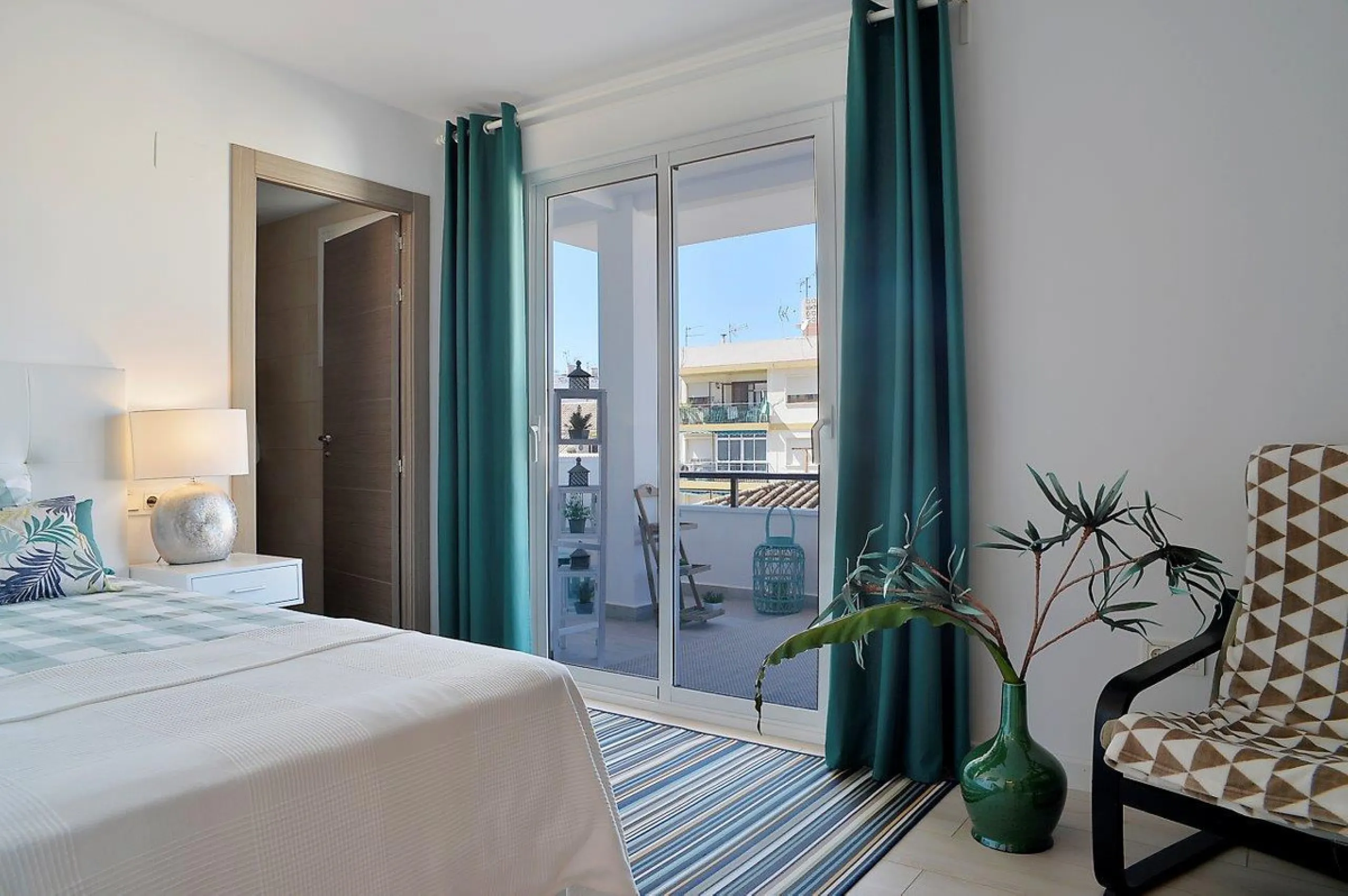 Apartment - Middle Floor Apartment в продаже в Fuengirola, Málaga. В доме 4 спален и 3 ванных комнат. Площадь дома 181 м²