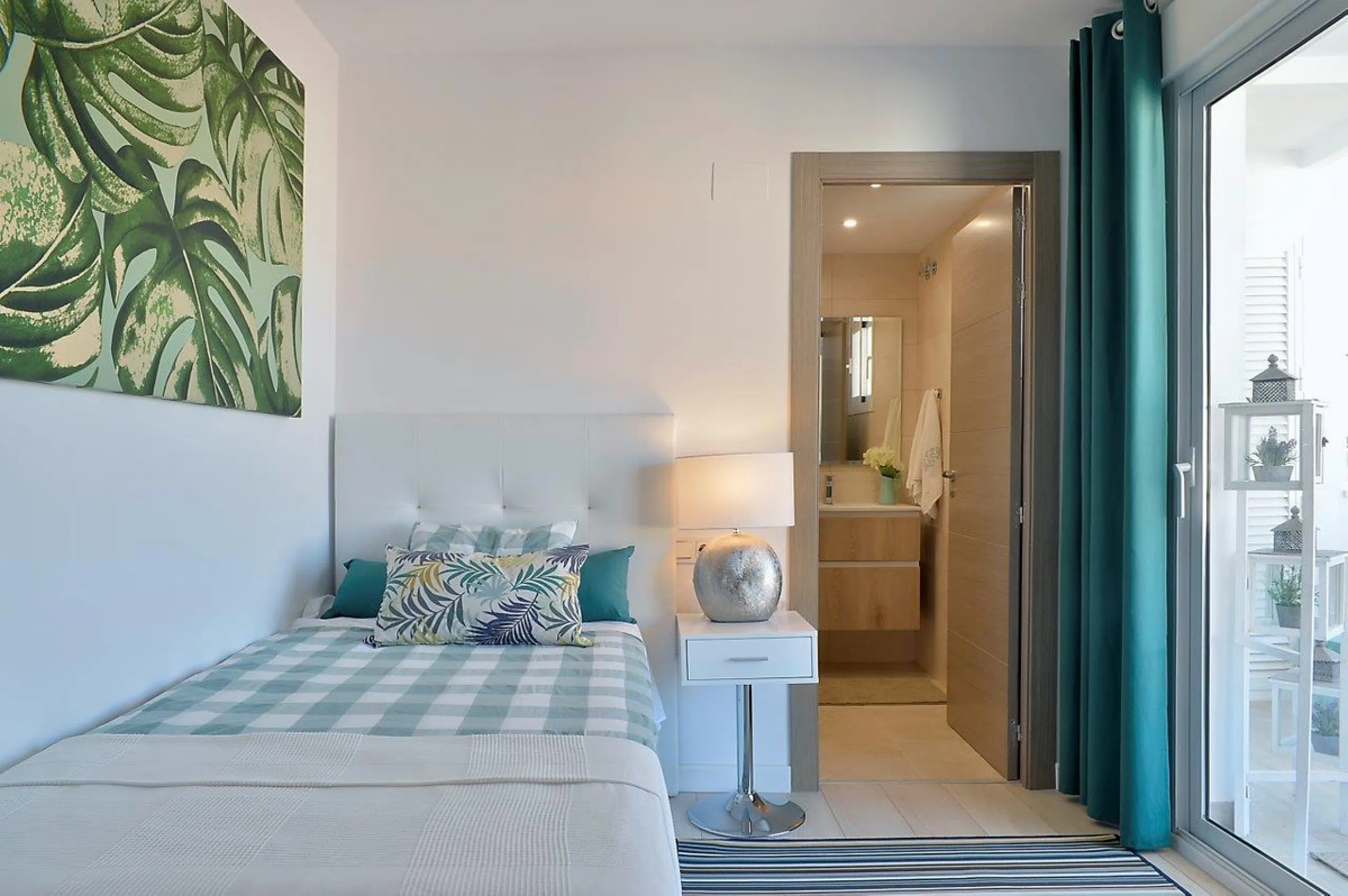 Apartment - Middle Floor Apartment в продаже в Fuengirola, Málaga. В доме 4 спален и 3 ванных комнат. Площадь дома 181 м²