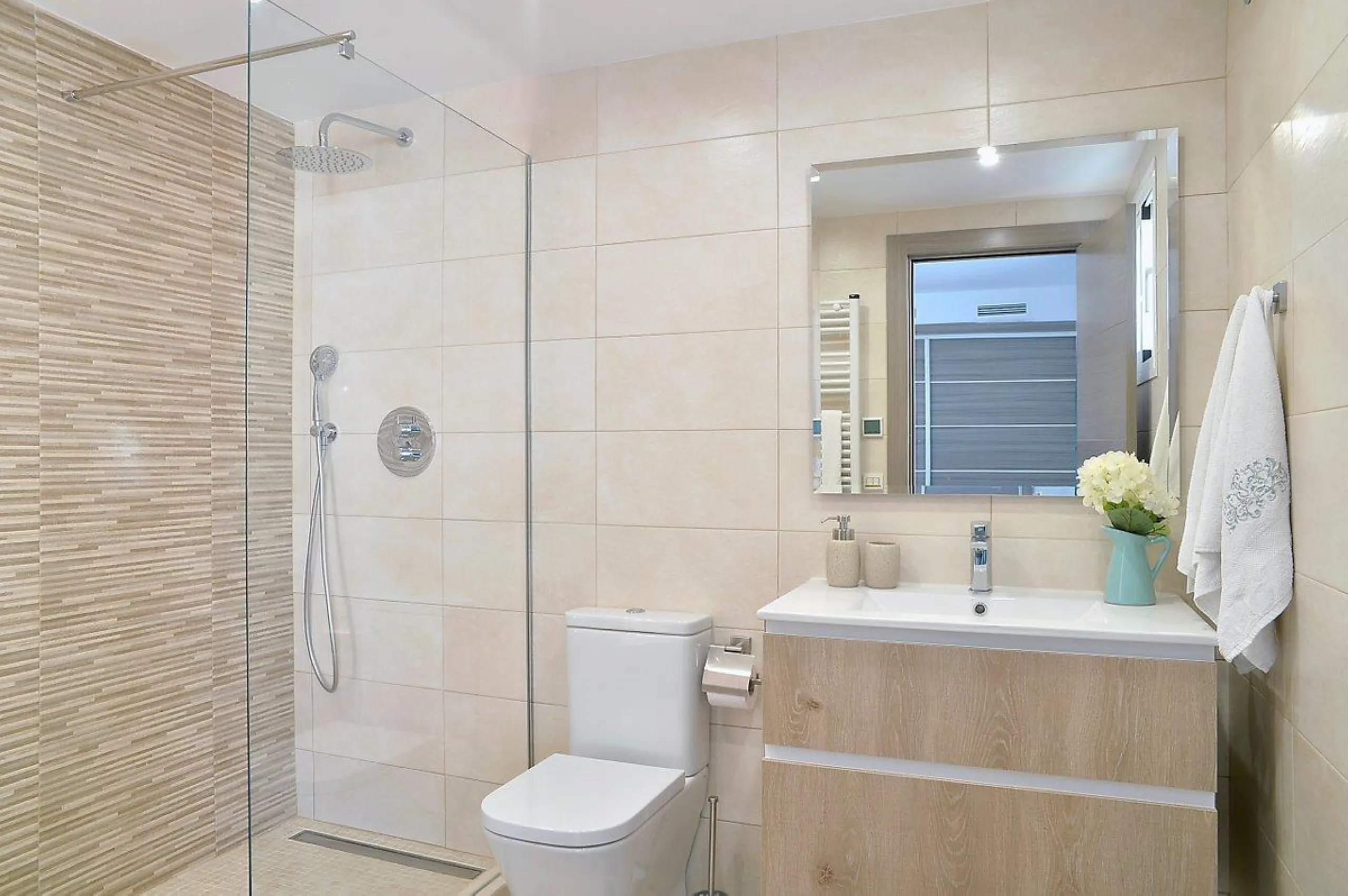 Apartment - Middle Floor Apartment в продаже в Fuengirola, Málaga. В доме 4 спален и 3 ванных комнат. Площадь дома 181 м²