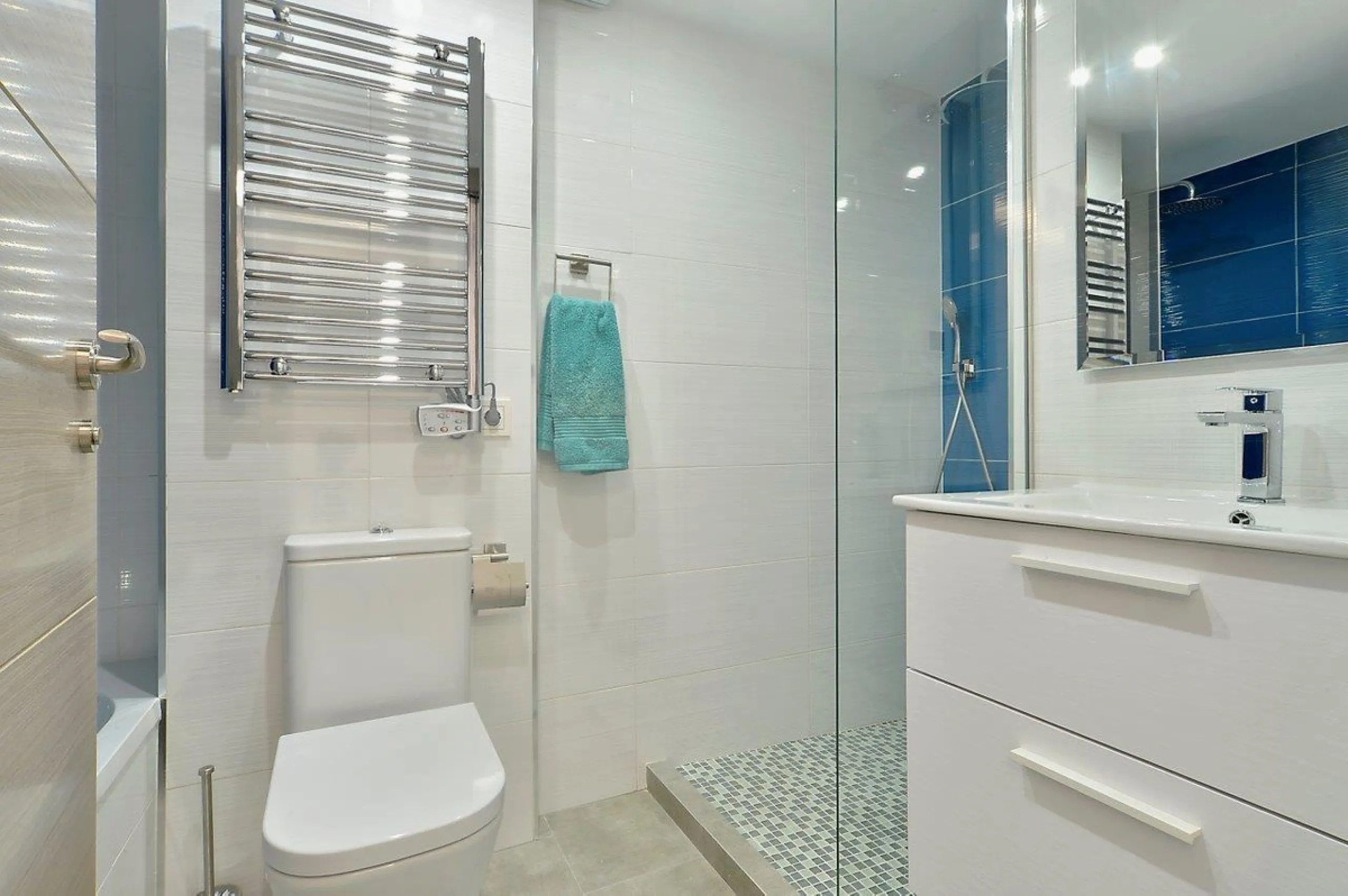 Apartment - Middle Floor Apartment в продаже в Fuengirola, Málaga. В доме 4 спален и 3 ванных комнат. Площадь дома 181 м²