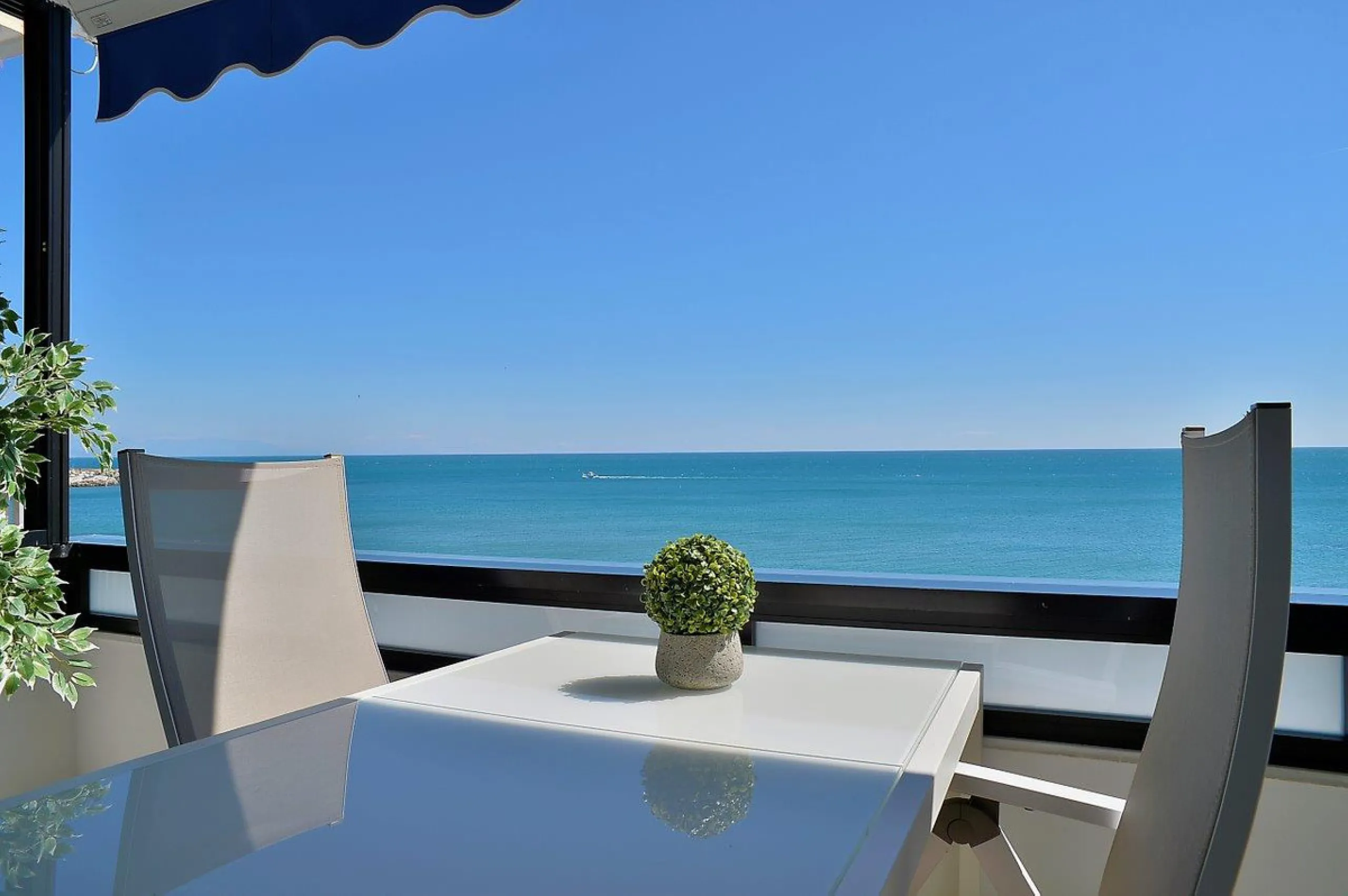 Apartment - Middle Floor Apartment в продаже в Fuengirola, Málaga. В доме 4 спален и 3 ванных комнат. Площадь дома 181 м²