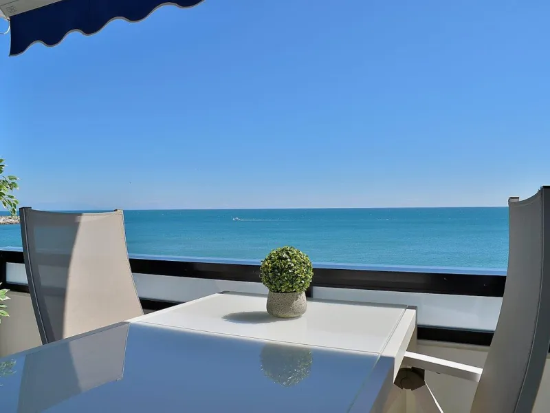 Apartment - Middle Floor Apartment в продаже в Fuengirola, Málaga. В доме 4 спален и 3 ванных комнат. Площадь дома 181 м²