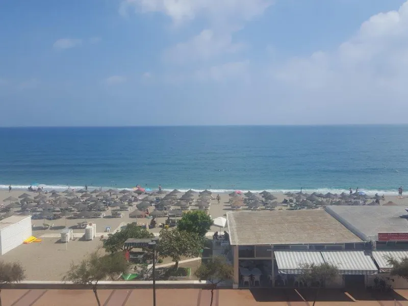 Apartment - Middle Floor Apartment в продаже в Fuengirola, Málaga. В доме 4 спален и 3 ванных комнат. Площадь дома 181 м²