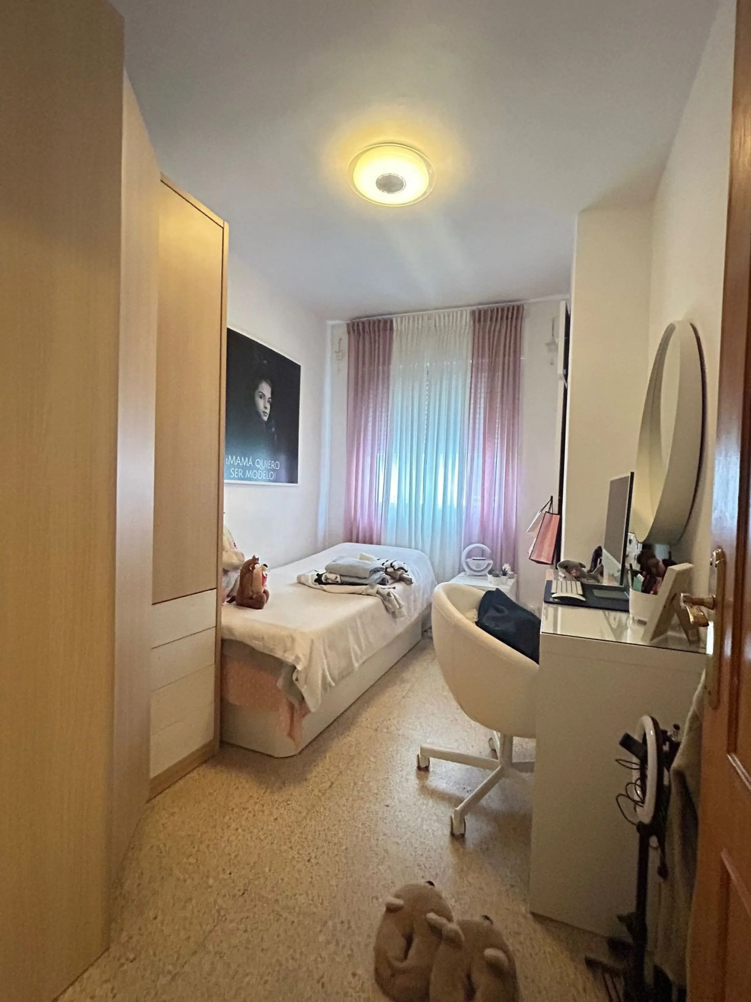 Apartment - Middle Floor Apartment в продаже в Estepona, Málaga. В доме 3 спален и 1 ванных комнат. Площадь дома 110 м²