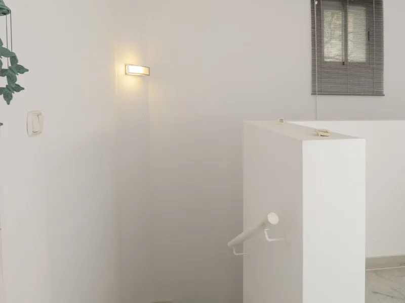 Come and meet the Paradise embodied in this charming Semi Detached House, epithome of a a Rest retreat, a quiet hideout, at a first line beach complex and despite that, tranquil, discreet and with 24/7 security ... at a mere 4km from Marbella downtown and