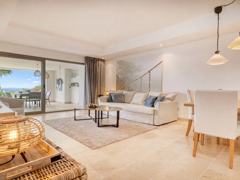 Diese elegante Erdgeschosswohnung liegt in der exklusiven Wohnanlage Terrazas de Cortesin, mitten im weltbekannten Finca Cortesin Golf Resort in Casares. Bekannt für seinen Meisterschaftsgolfplatz (Austragungsort des Solheim Cups 2023)