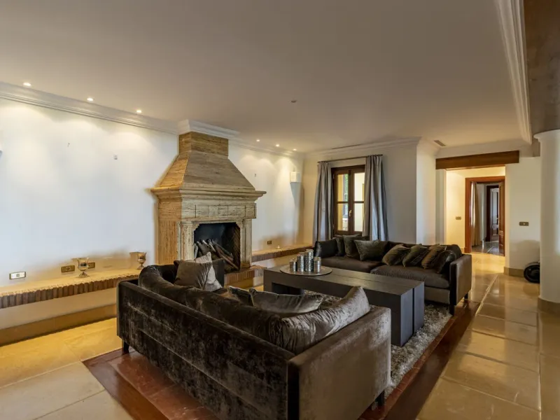 House - Detached Villa в продаже в Benahavís, Málaga. В доме 4 спален и 5 ванных комнат. Площадь дома 1096 м². Площадь участка 3452 м²